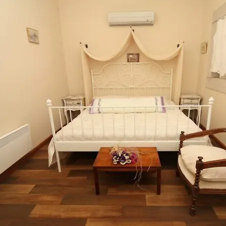 By Zeyno Butik 2* Alacati